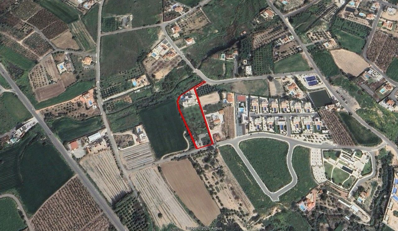 Land in Paphos, Cyprus, 2 328 m² - picture 2