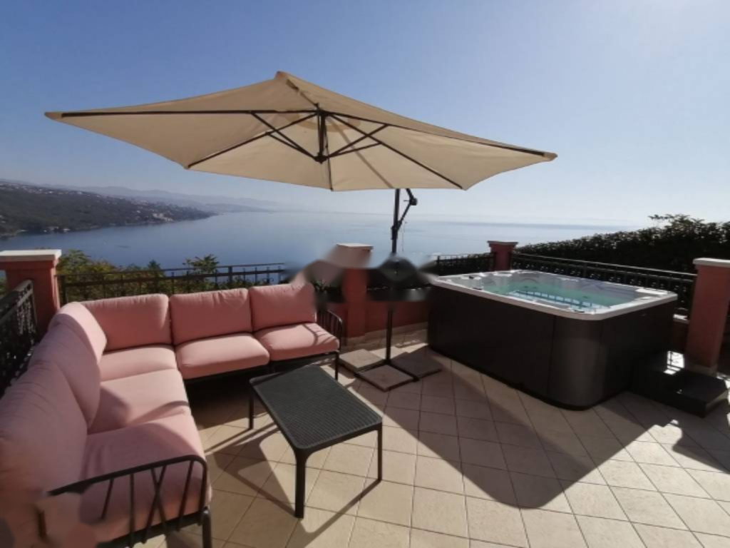 Casa en Opatija, Croacia, 550 m² - imagen 1