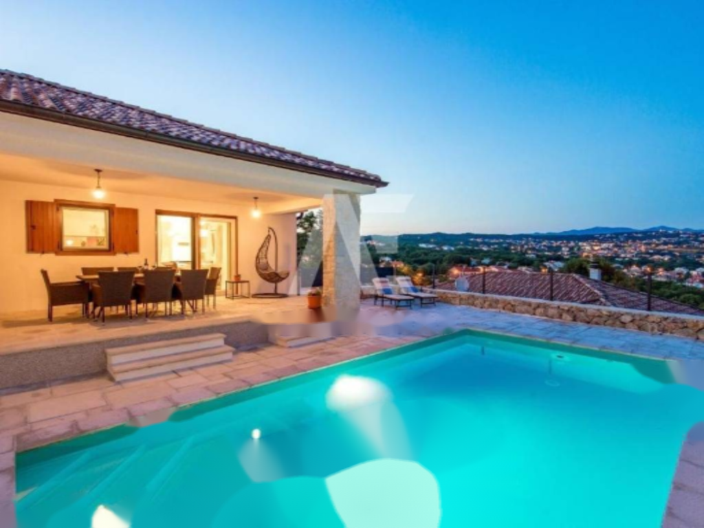 Maison à Opatija, Croatie, 200 m² - image 1