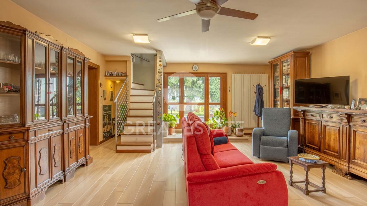 Villa in Castiglione del Lago, Italy, 210.25 m² - picture 1