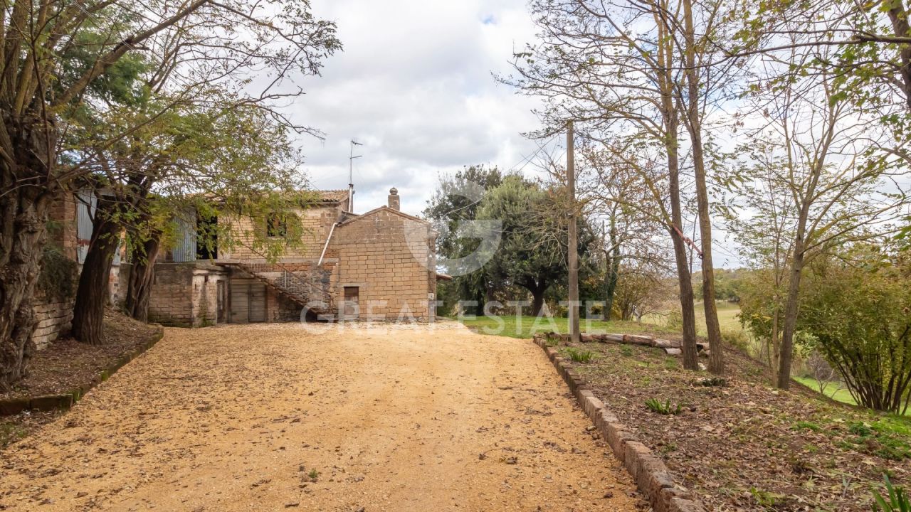House in Orvieto, Italy, 275.45 m² - picture 1