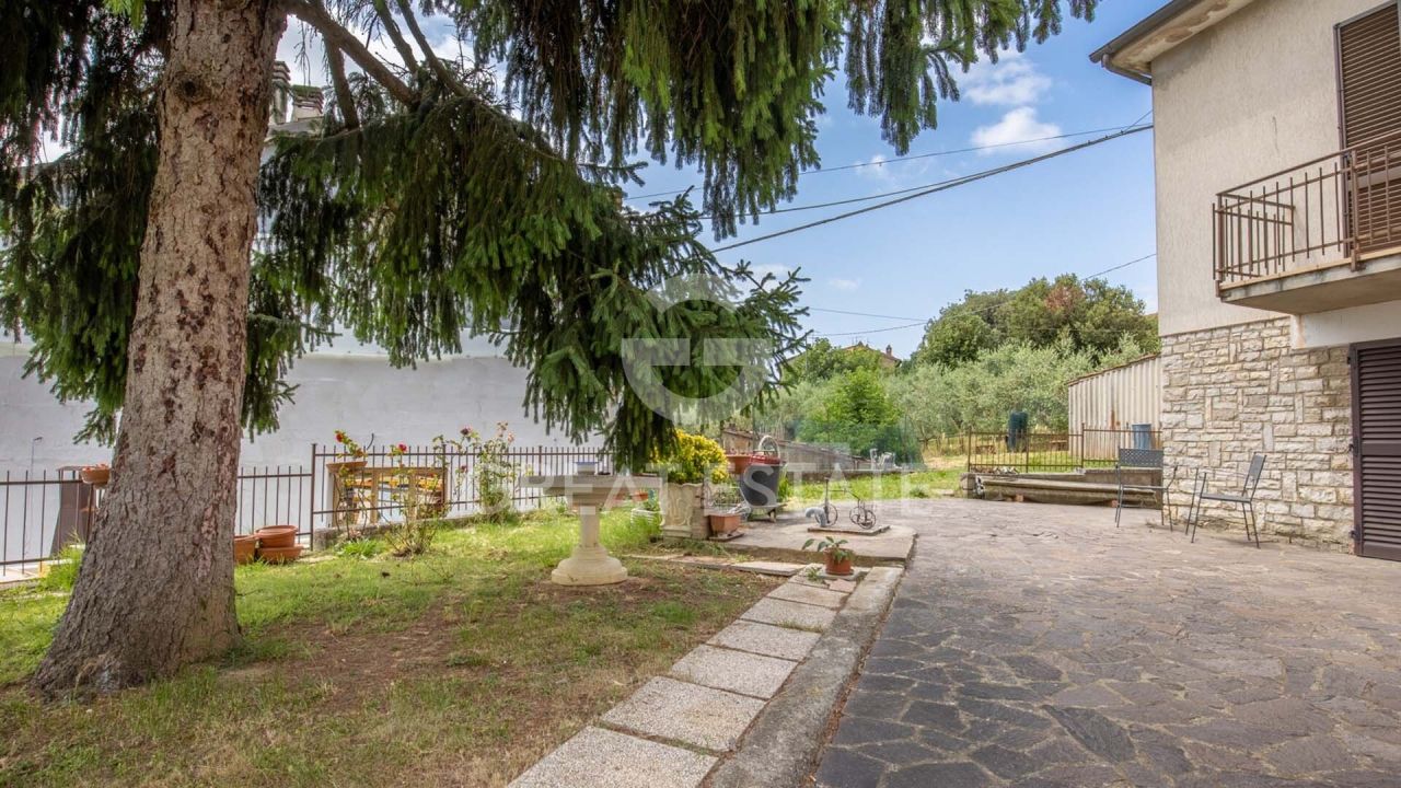 Villa in Castiglione del Lago, Italy, 210.25 m² - picture 5