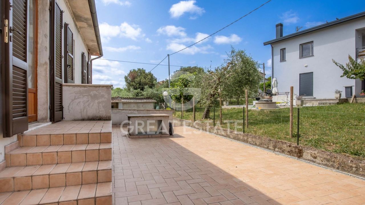 Villa in Castiglione del Lago, Italy, 210.25 m² - picture 6