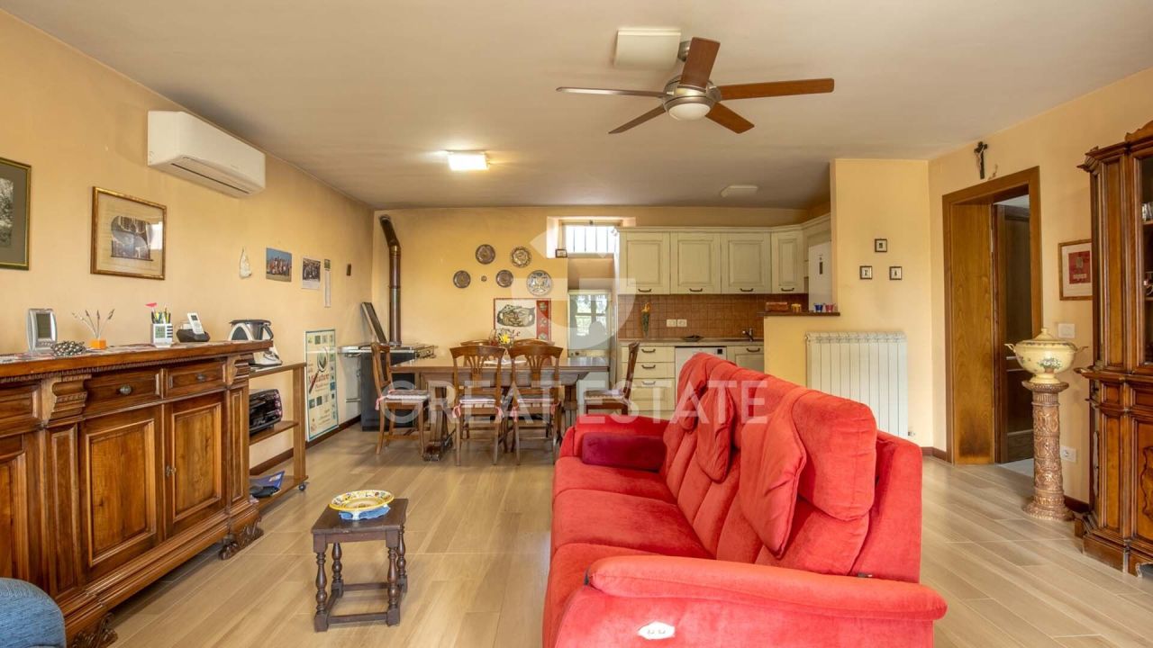 Villa in Castiglione del Lago, Italy, 210.25 m² - picture 7