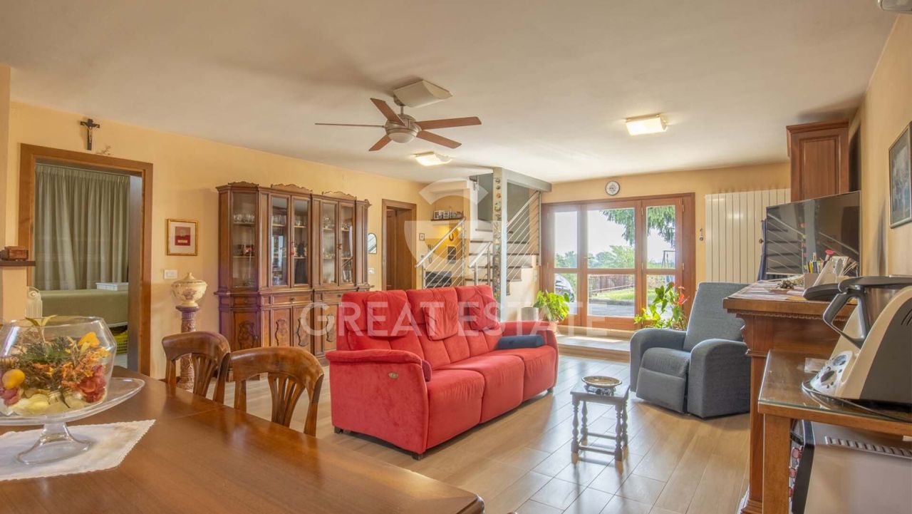 Villa in Castiglione del Lago, Italy, 210.25 m² - picture 8