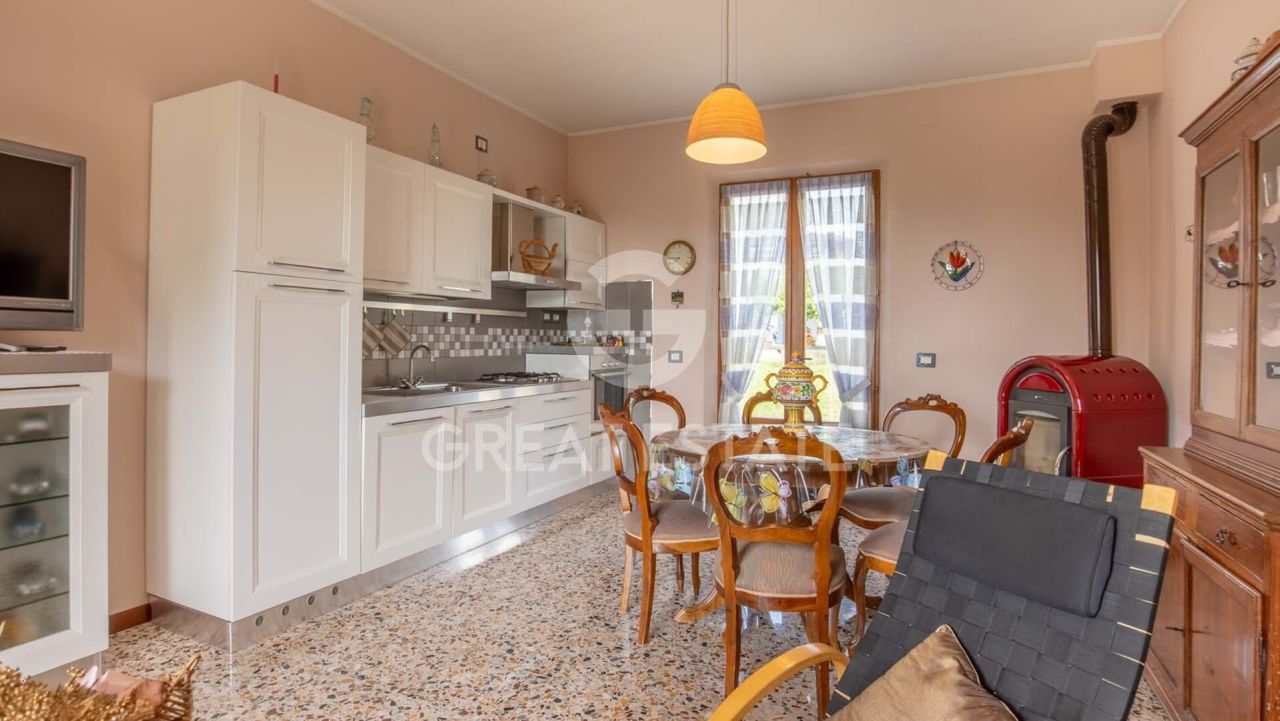 Villa in Castiglione del Lago, Italy, 210.25 m² - picture 9