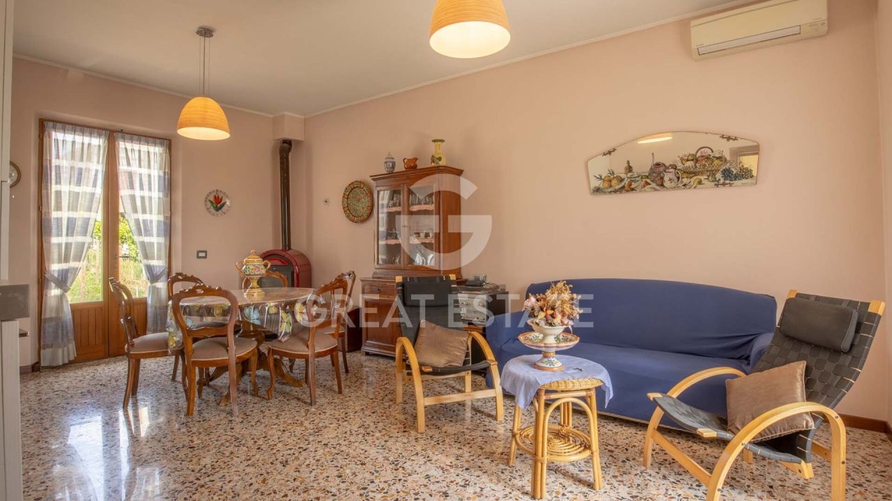 Villa in Castiglione del Lago, Italy, 210.25 m² - picture 10