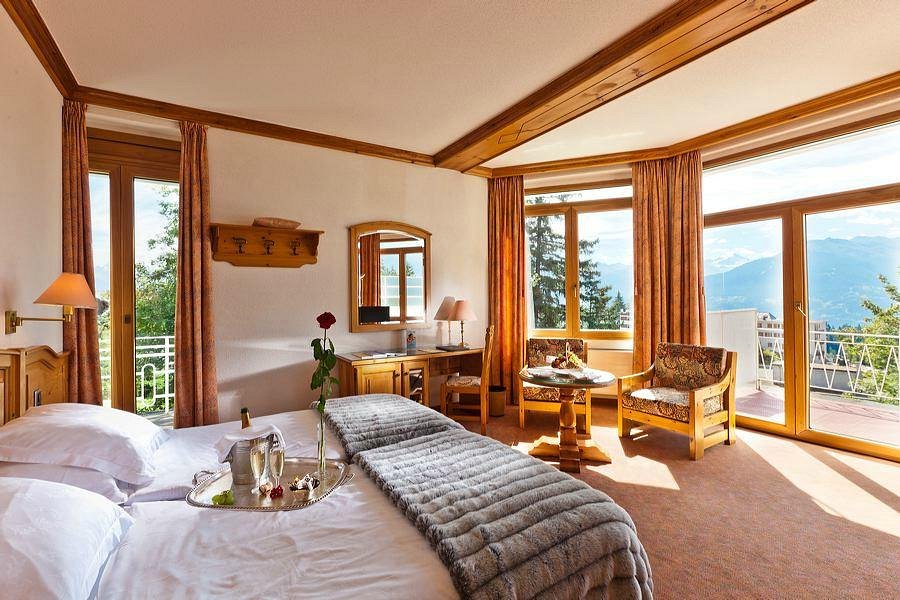 Hotel in Sankt-Moritz, Switzerland, 35 900 m² - picture 1