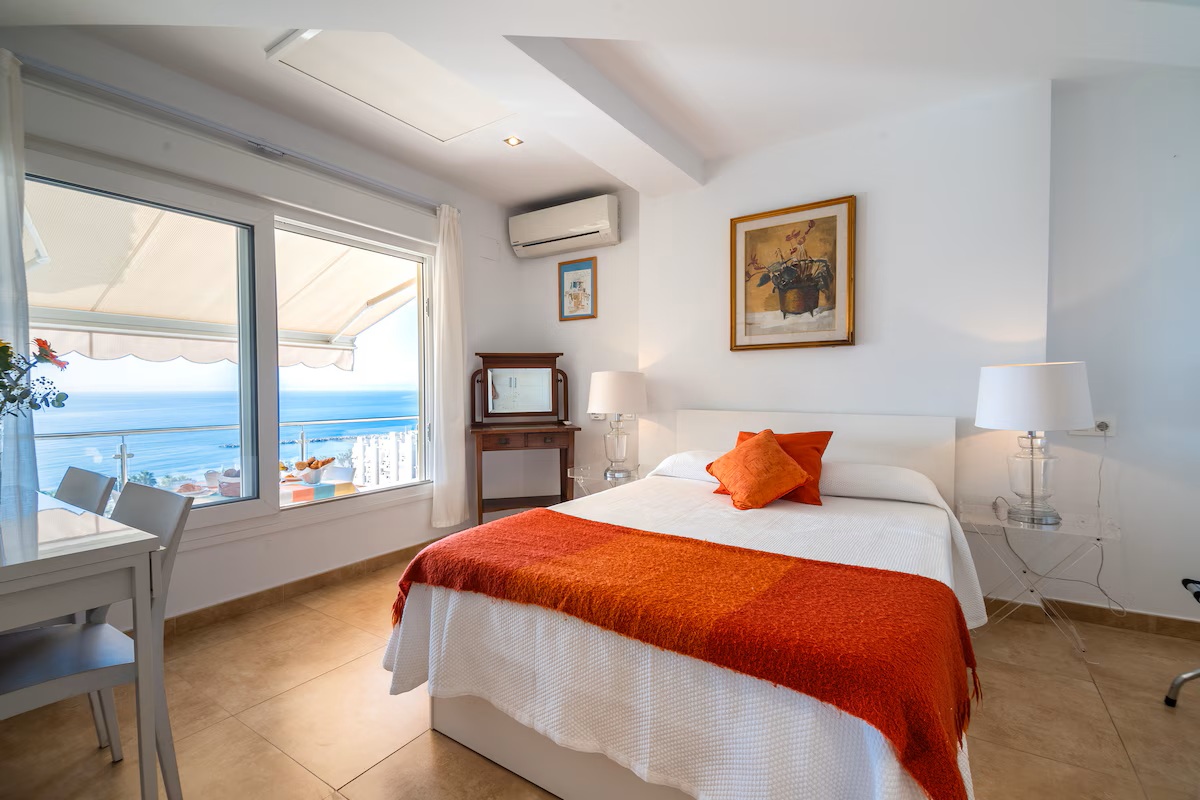 Hotel en Fuengirola, España, 1 500 m² - imagen 1