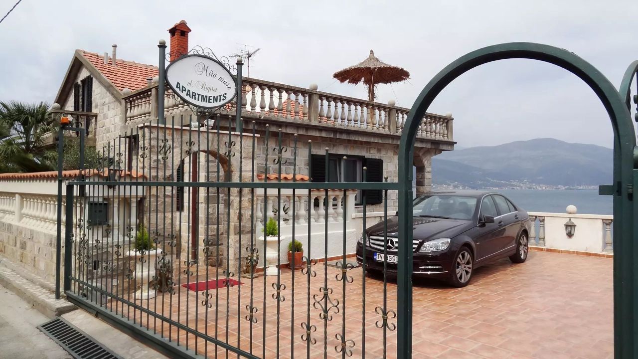 Hotel en Krasici, Montenegro, 370 m² - imagen 4