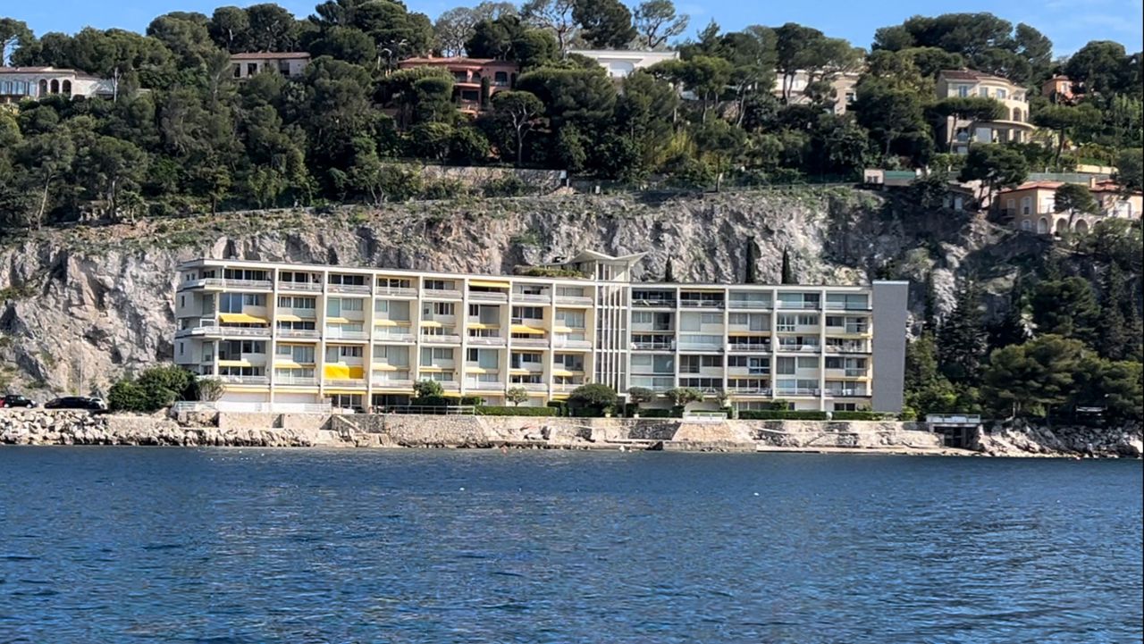 Appartement sur le Cap Ferrat, France, 90 m² - image 1