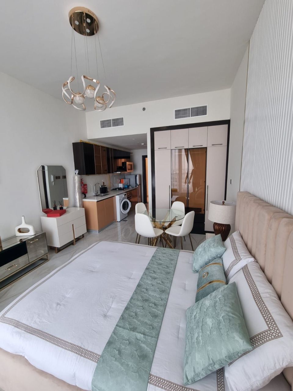 Studio in Dubai, UAE, 37.73 m² - picture 2