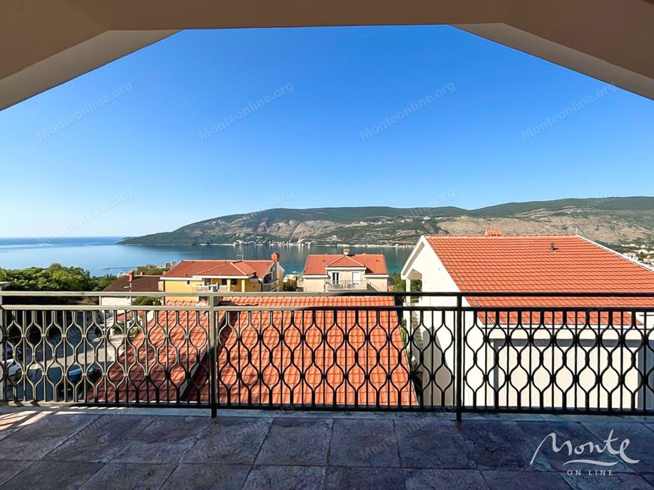 Villa en Herceg-Novi, Montenegro, 252 m² - imagen 1