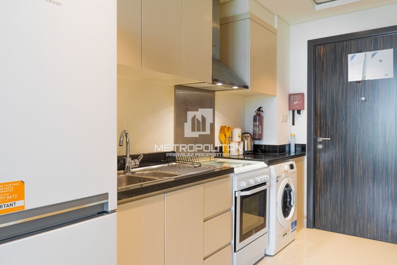 Apartment in Dubai, UAE, 38 m² - picture 5