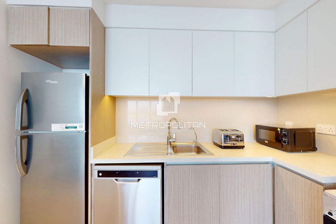 Apartment in Dubai, UAE, 74 m² - picture 8