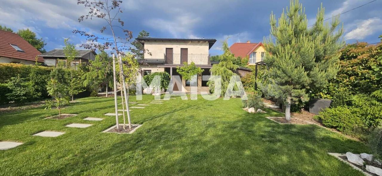 House Csömör, Hungary, 221 m² - picture 1