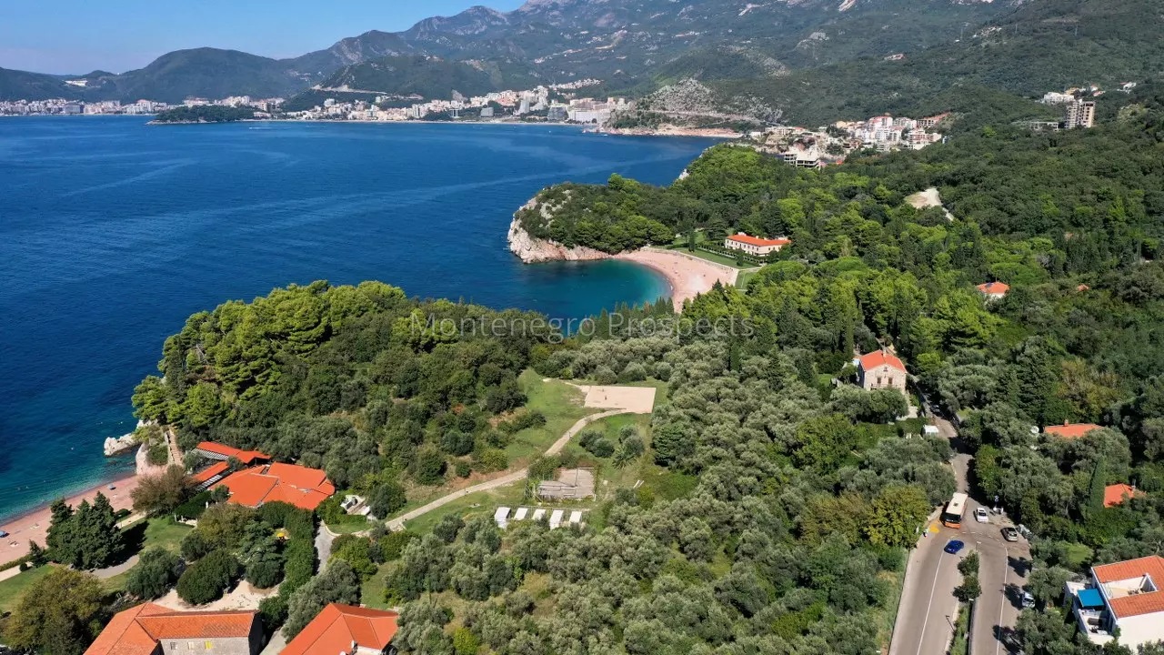 Grundstück in Sveti Stefan, Montenegro, 1 091 m² - Foto 1