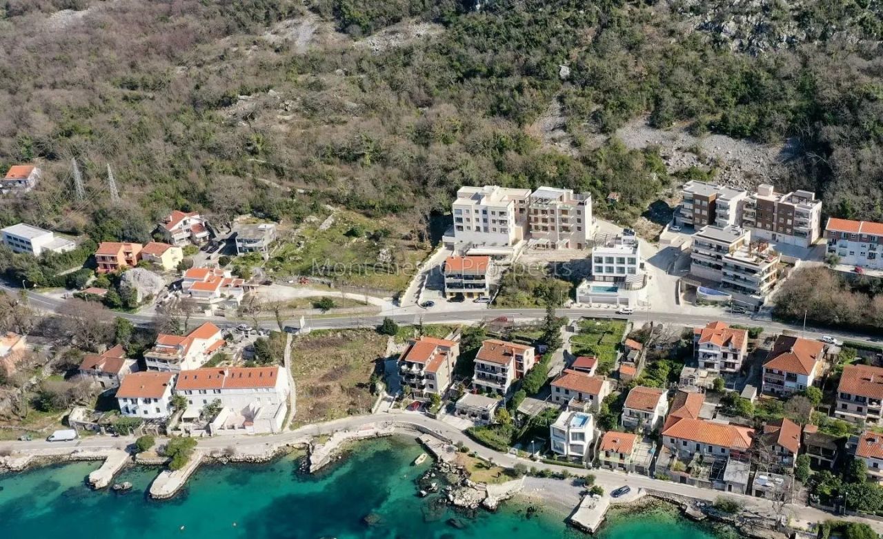 Land in Dobrota, Montenegro, 2 400 m² - picture 2