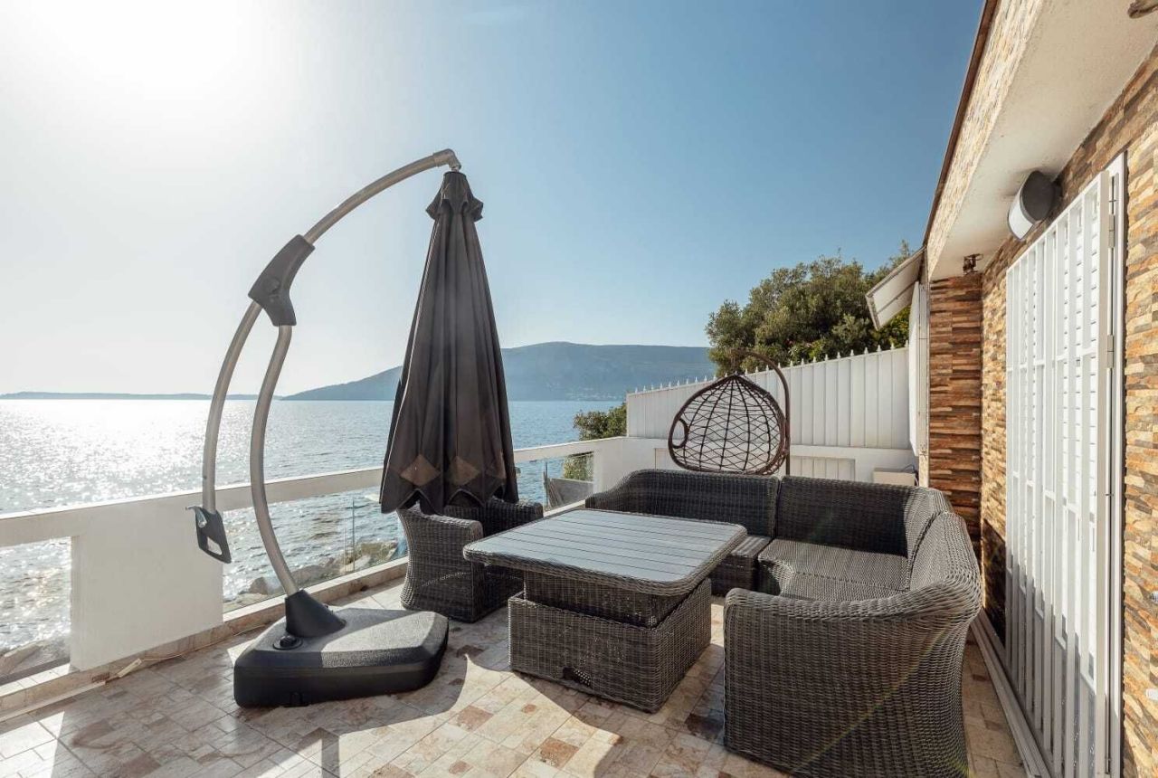 Piso en Herceg-Novi, Montenegro, 180 m² - imagen 17