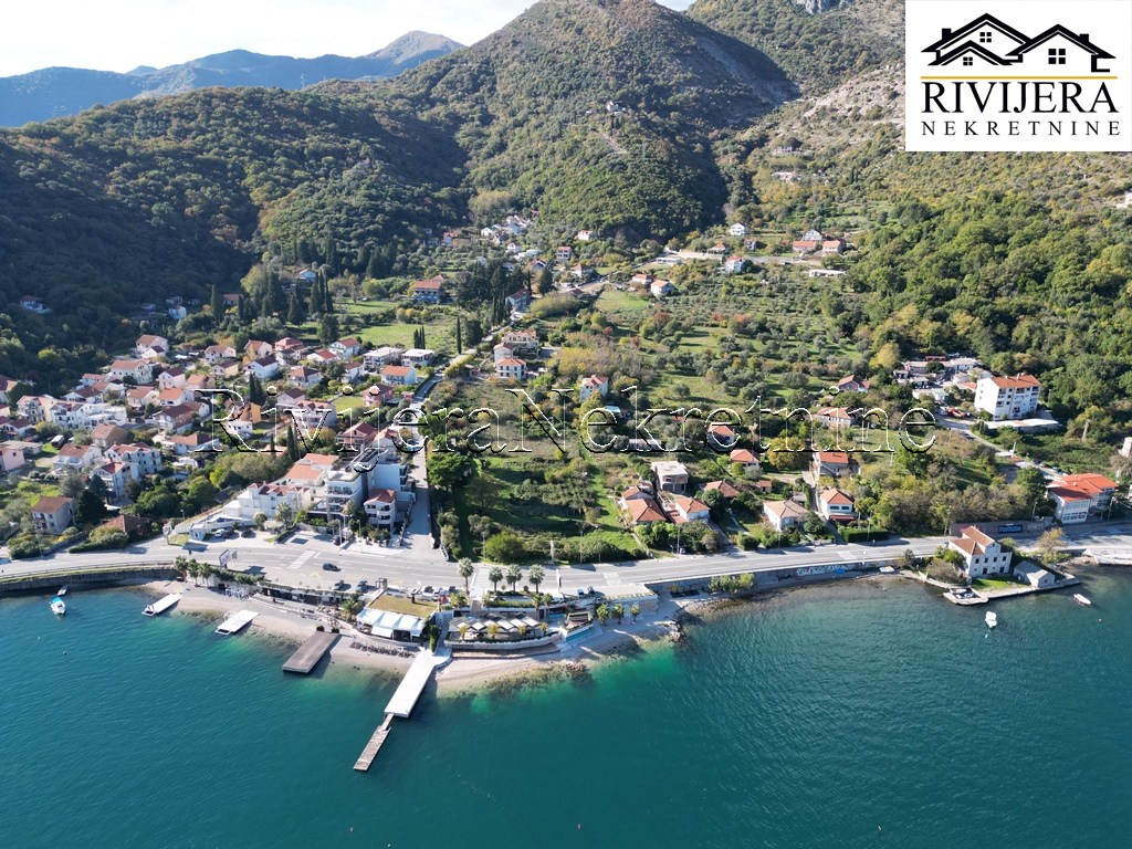 Terreno a Herceg-Novi, Montenegro, 1 330 m2 - foto 1