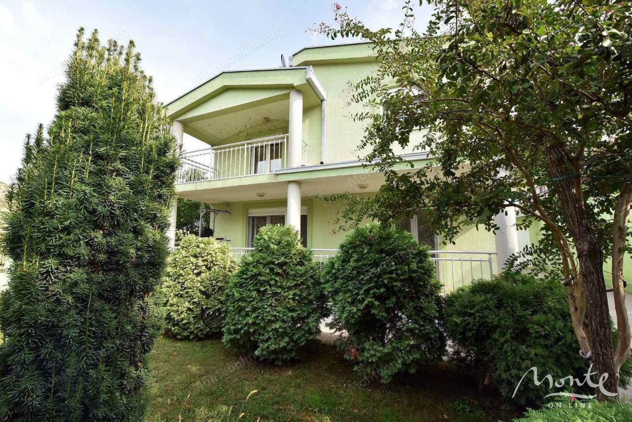 Villa à Podgorica, Monténégro, 175 m² - image 1