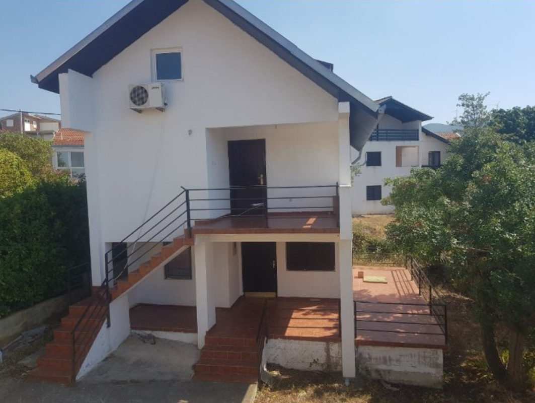 Haus in Utjeha, Montenegro, 133 m² - Foto 1