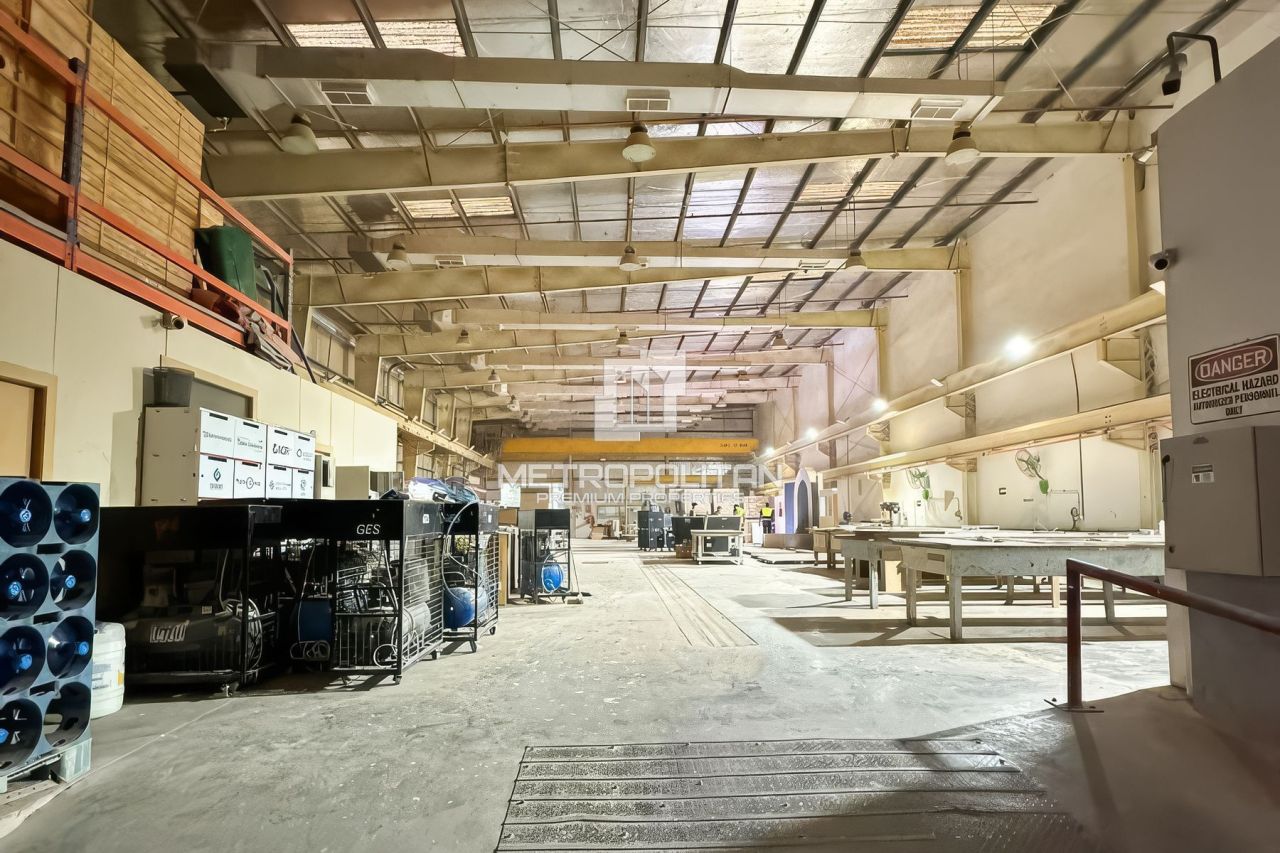 Commercial property in Dubai, UAE, 5 889 m² - picture 11