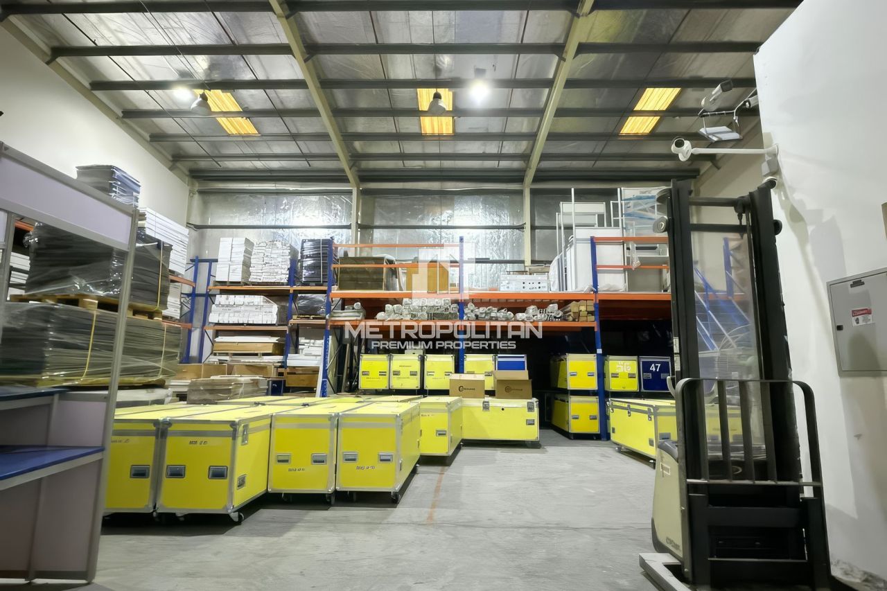 Commercial property in Dubai, UAE, 5 889 m² - picture 13