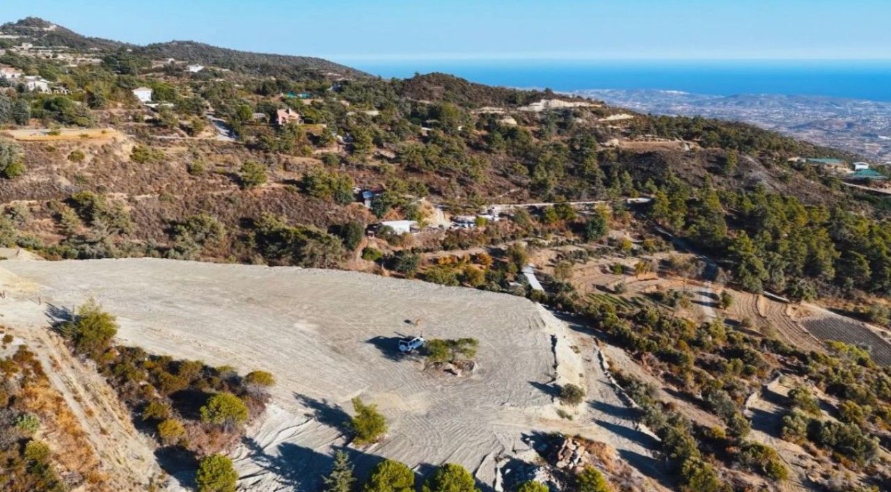 Terreno en Limasol, Chipre, 8 392 m² - imagen 1