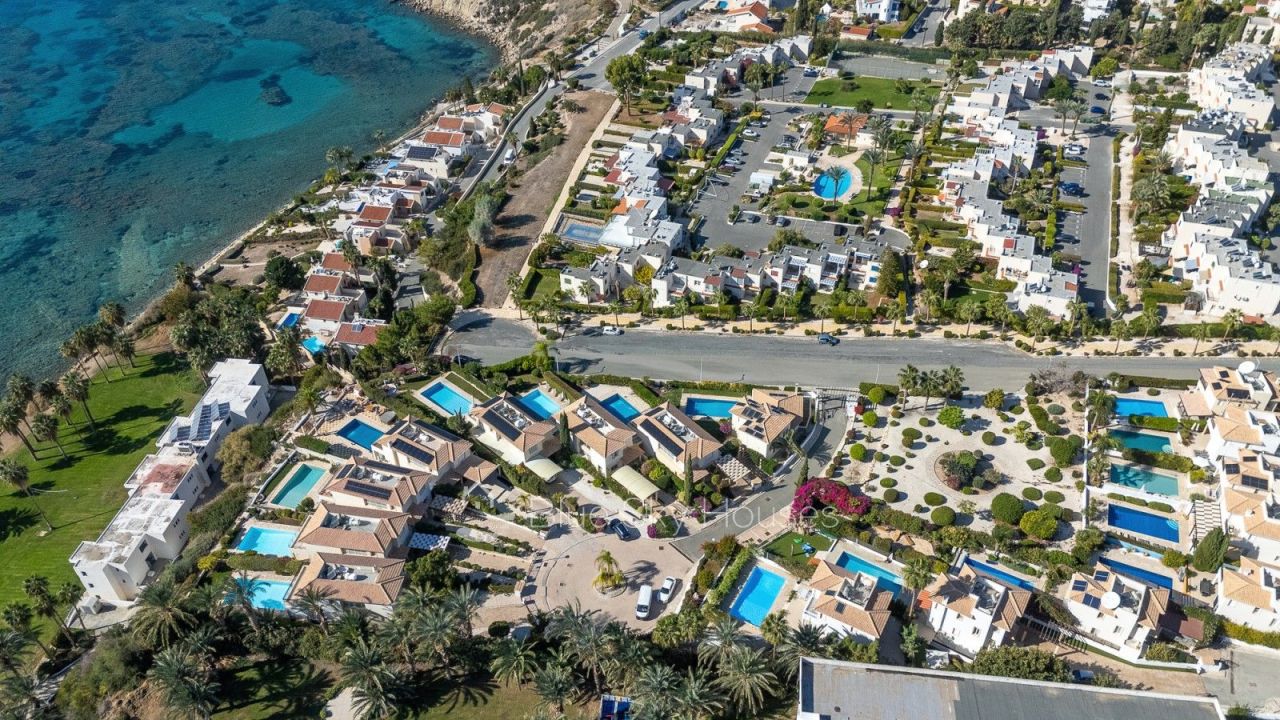 Villa in Paphos, Cyprus - picture 3