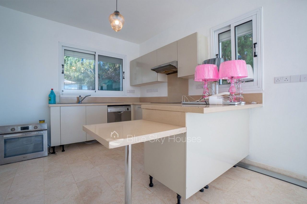 Villa in Paphos, Cyprus - picture 12