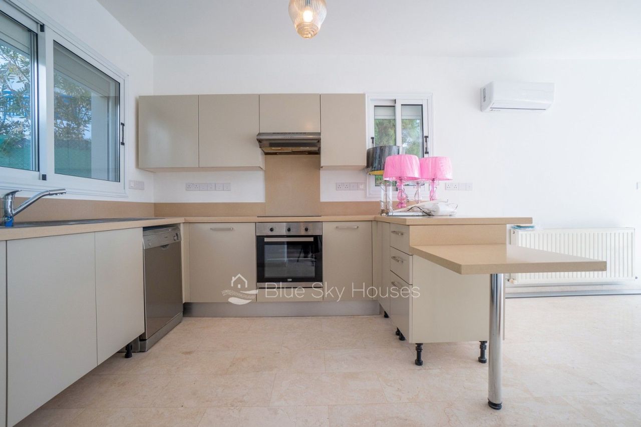 Villa in Paphos, Cyprus - picture 13