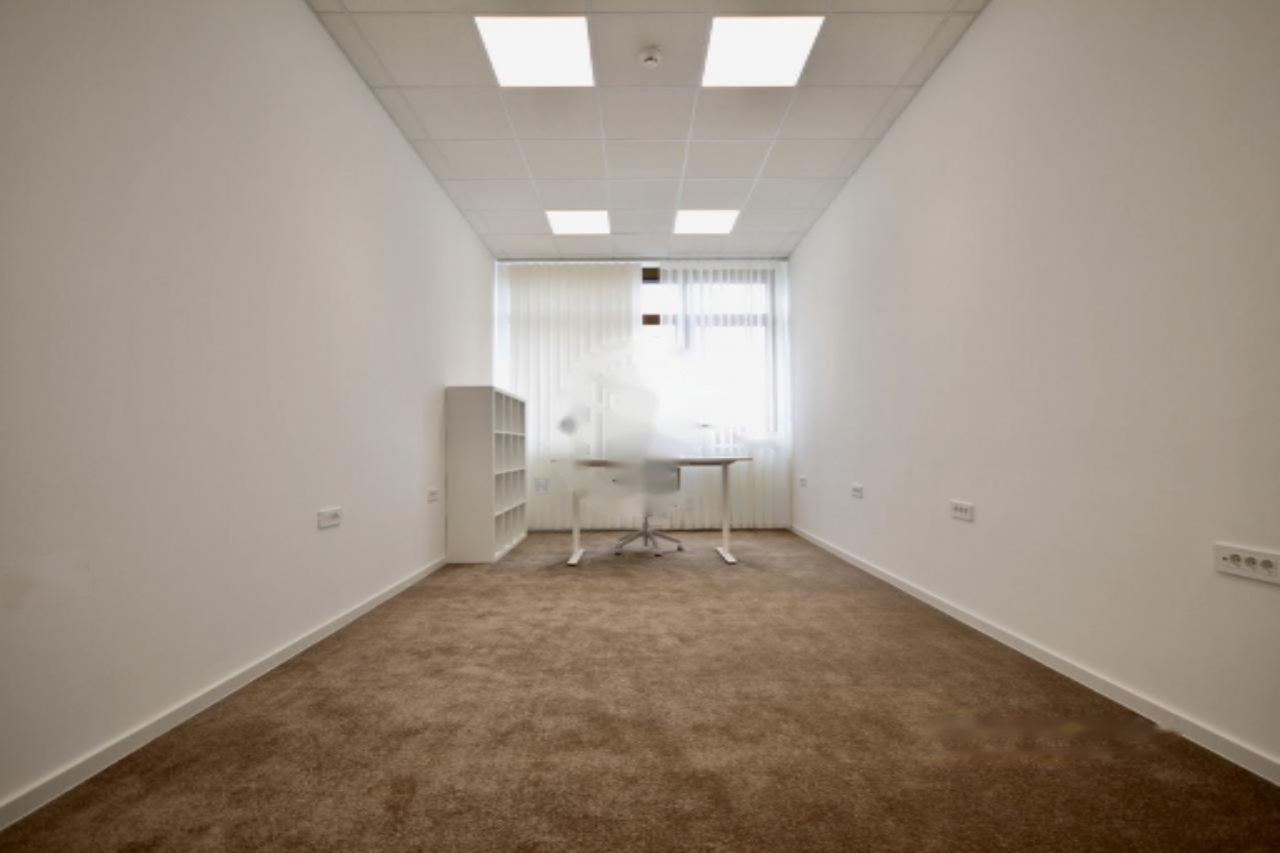 Oficina en Liubliana, Eslovenia, 28 m² - imagen 1