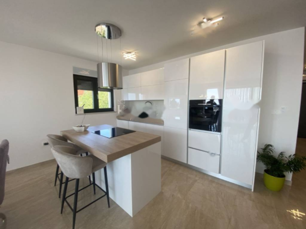 Maison à Opatija, Croatie, 250 m² - image 4