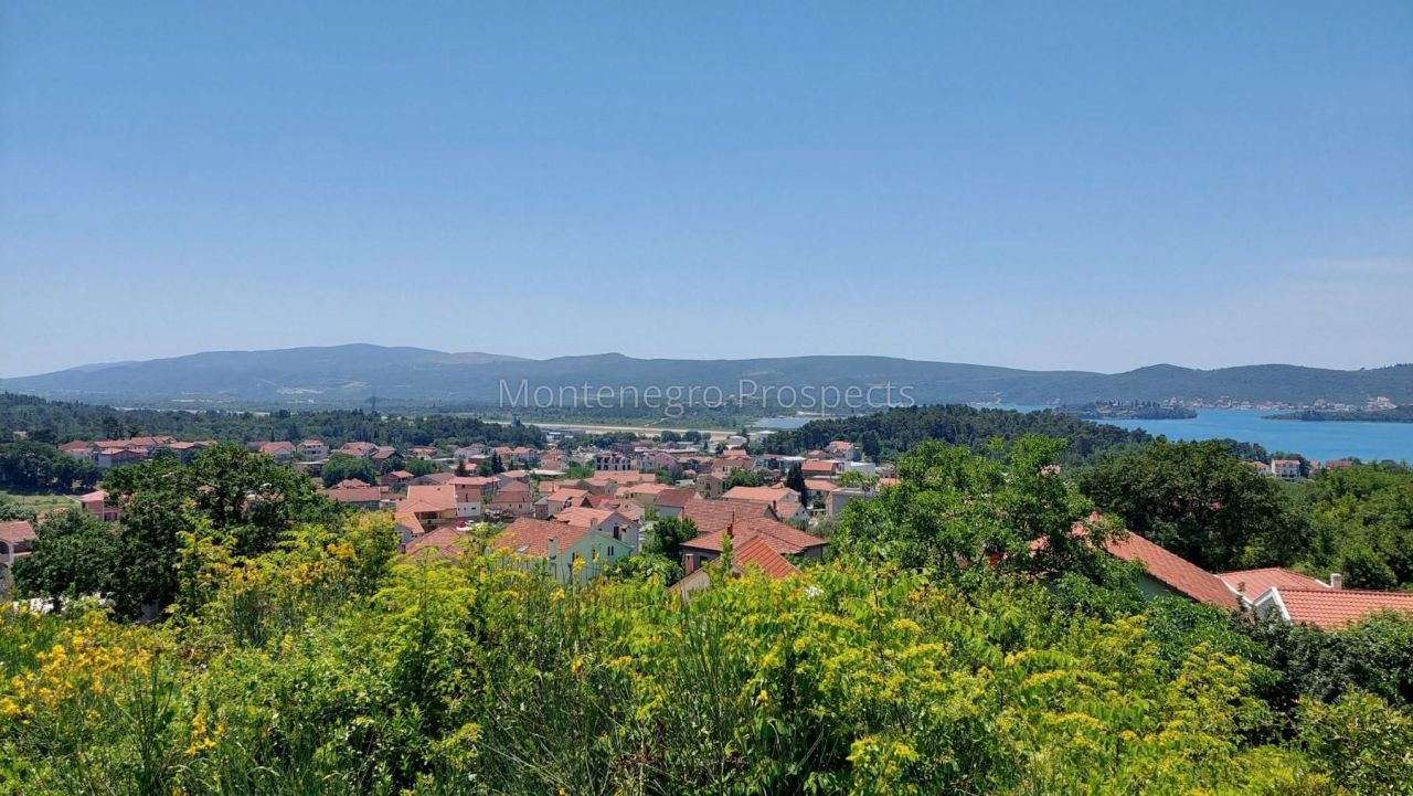 Land in Tivat, Montenegro, 1 509 m² - picture 1