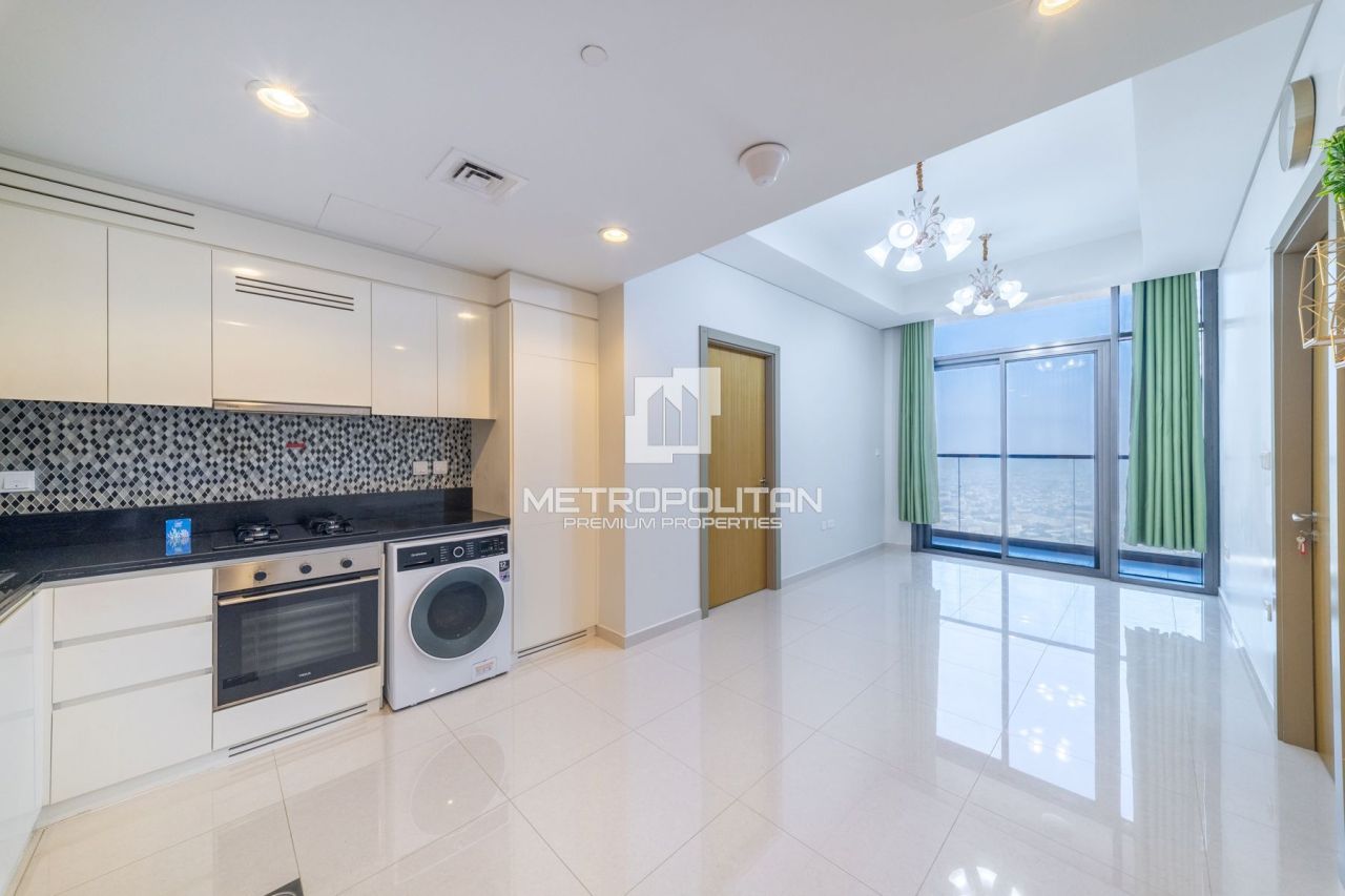 Apartment in Dubai, UAE, 77 m² - picture 1