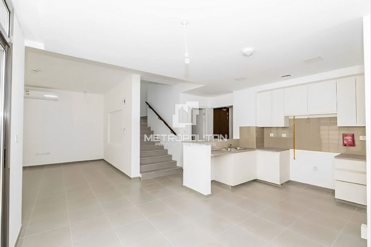 Casa adosada en Dubái, EAU, 202 m² - imagen 2