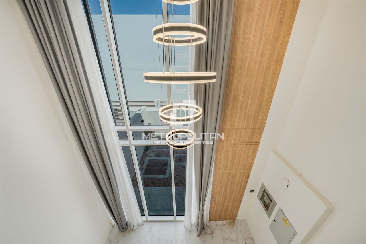 Casa adosada en Dubái, EAU, 65 m² - imagen 16