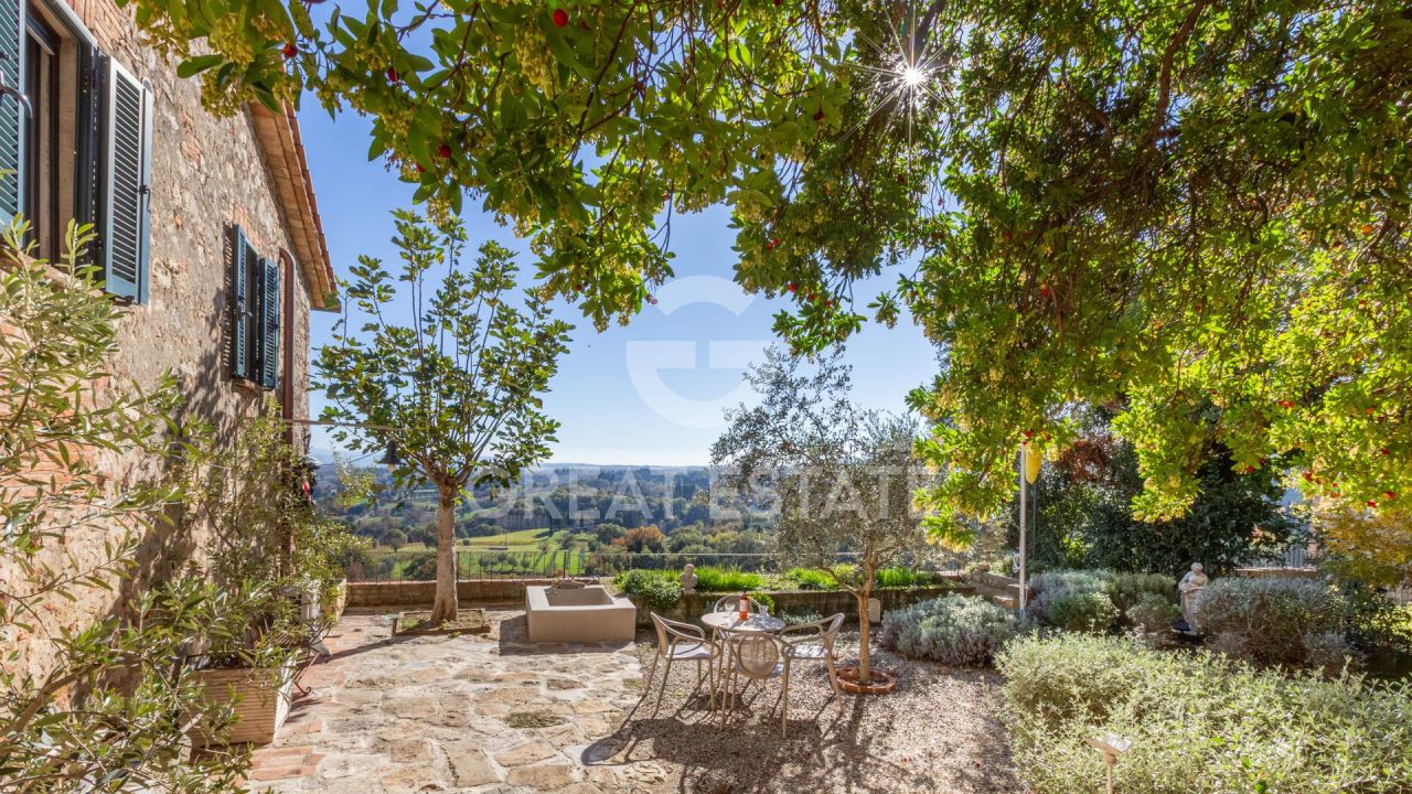 Apartment in Cetona, Italy, 164.1 m² - picture 1