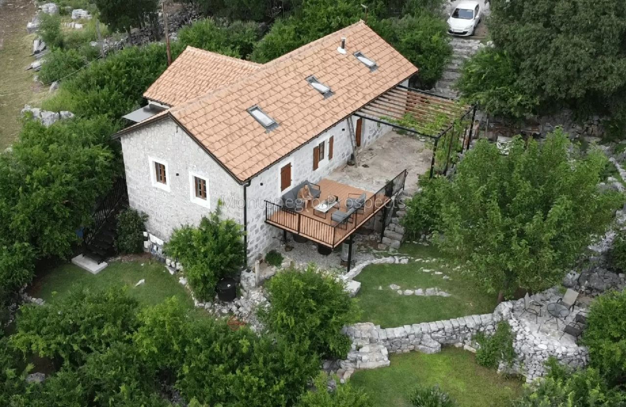 House in Cetinje, Montenegro, 160 m² - picture 1