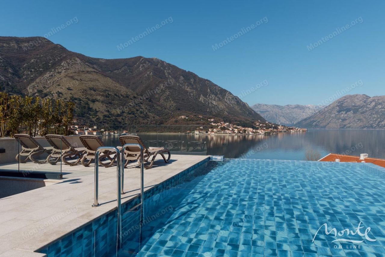 Appartamenti a Dobrota, Montenegro, 191 m² - foto 1