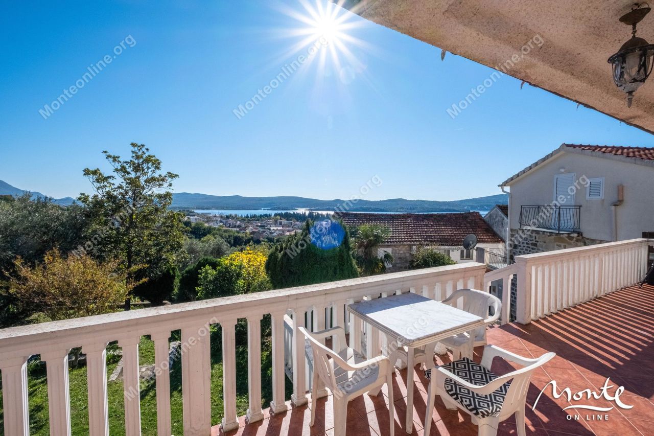 Villa in Tivat, Montenegro, 153 m² - Foto 2