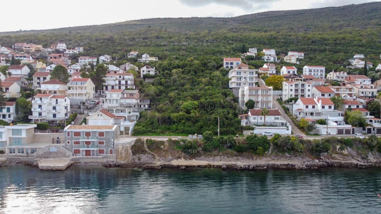 Terreno a Krasici, Montenegro, 12 501 m2 - foto 1