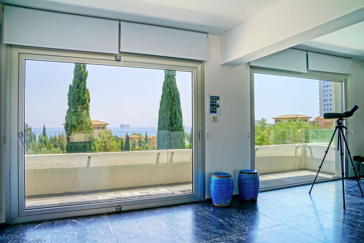 Apartment in Limassol, Cyprus, 556 m² - picture 1