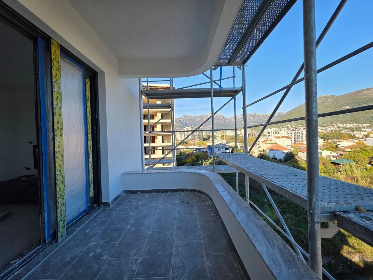 Flat in Bar, Montenegro, 70 m² - picture 1