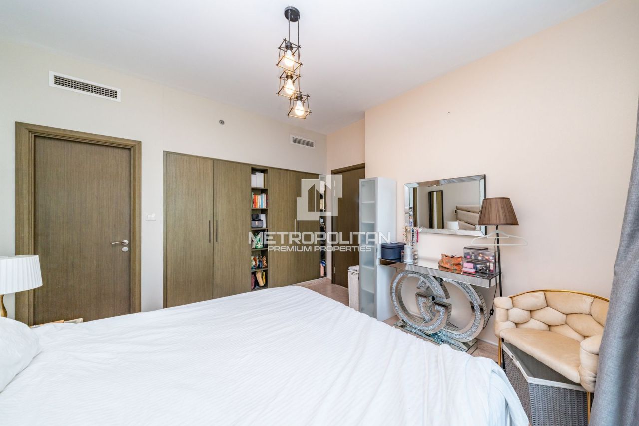 Apartment in Dubai, UAE, 69 m² - picture 12