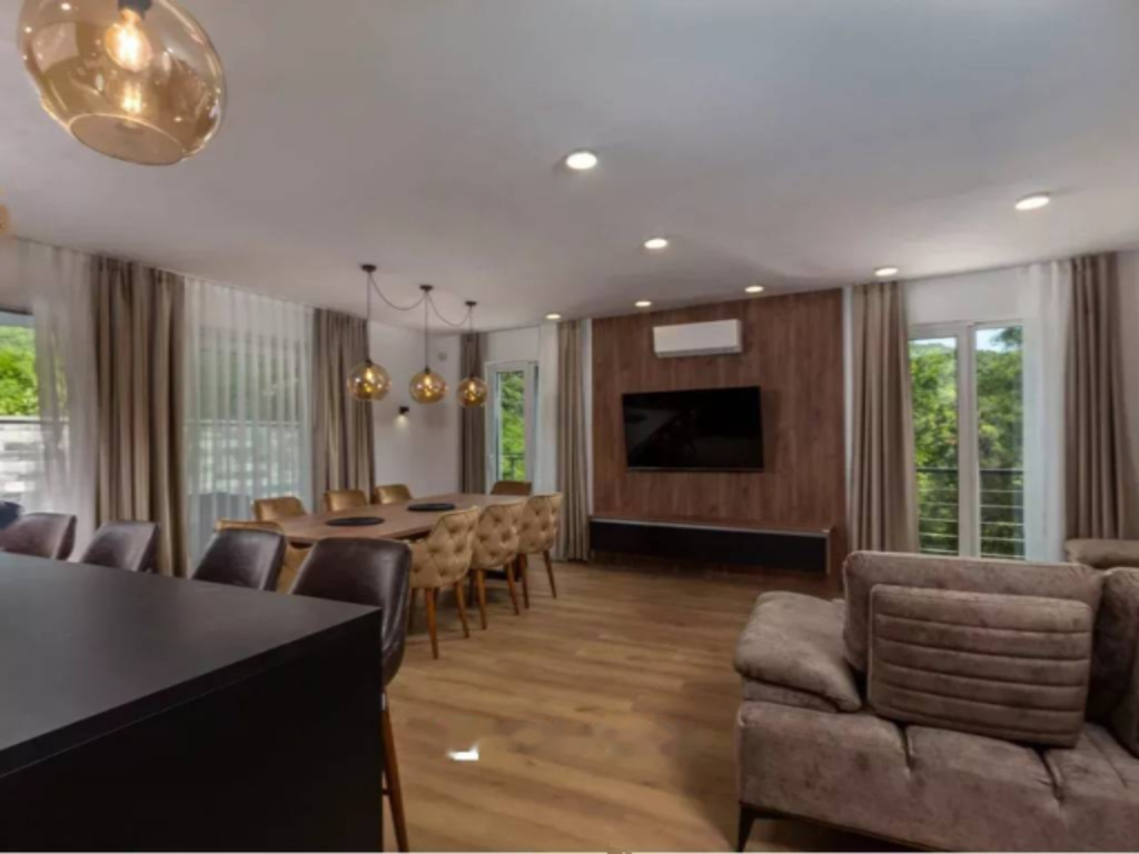 Casa a Opatija, Croazia, 218 m² - foto 1