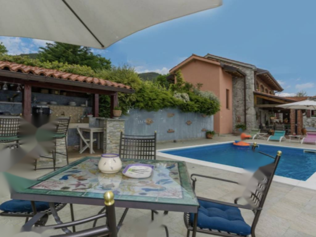 Maison à Opatija, Croatie, 105 m² - image 1