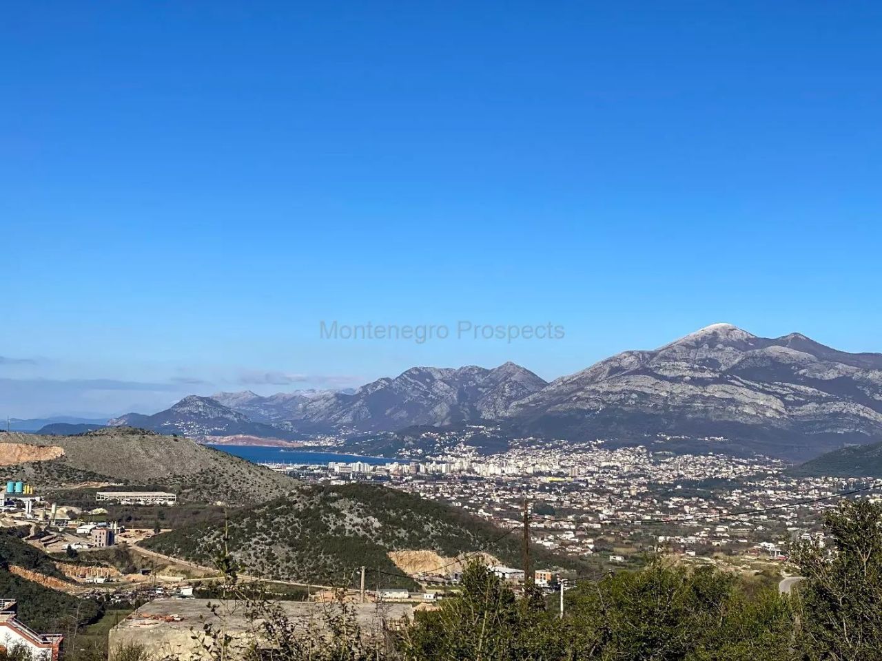 Grundstück in Dobrota, Montenegro, 53 833 m² - Foto 1