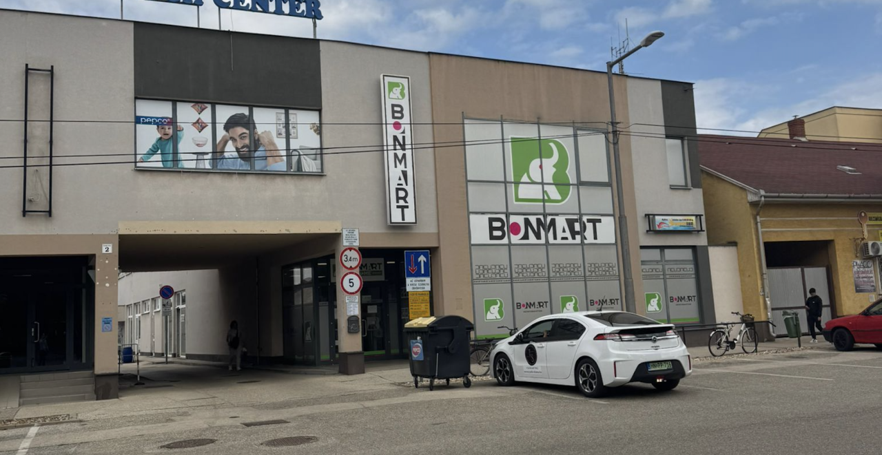 Boutique Csorna, Hongrie, 3 952 m² - image 3